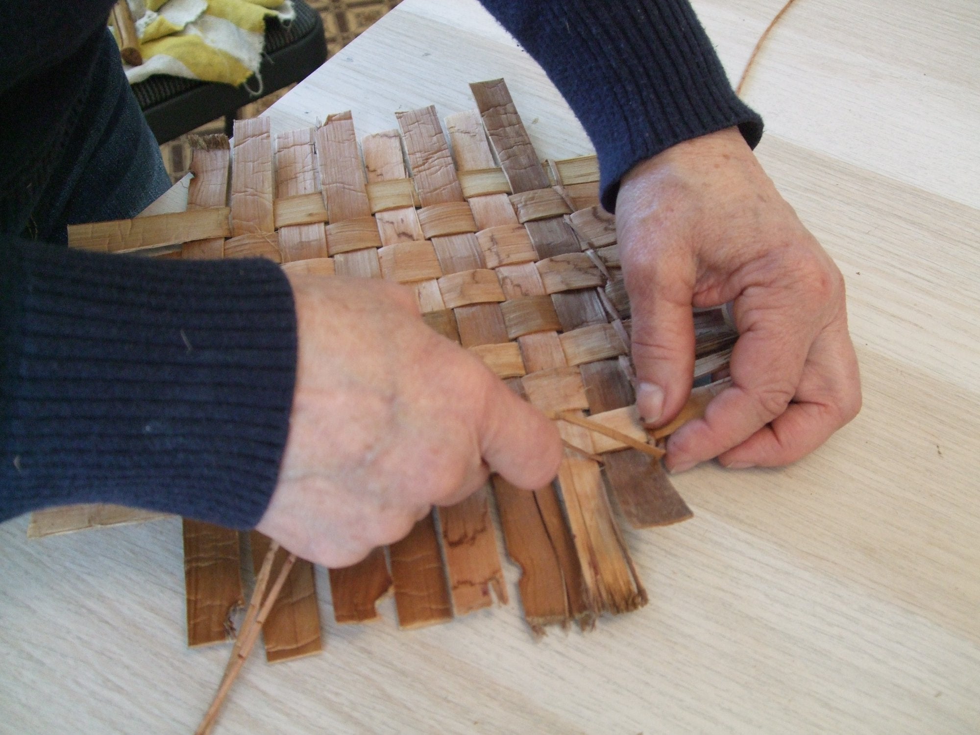 Atelier : Confection d'un panier en écorce de cèdre