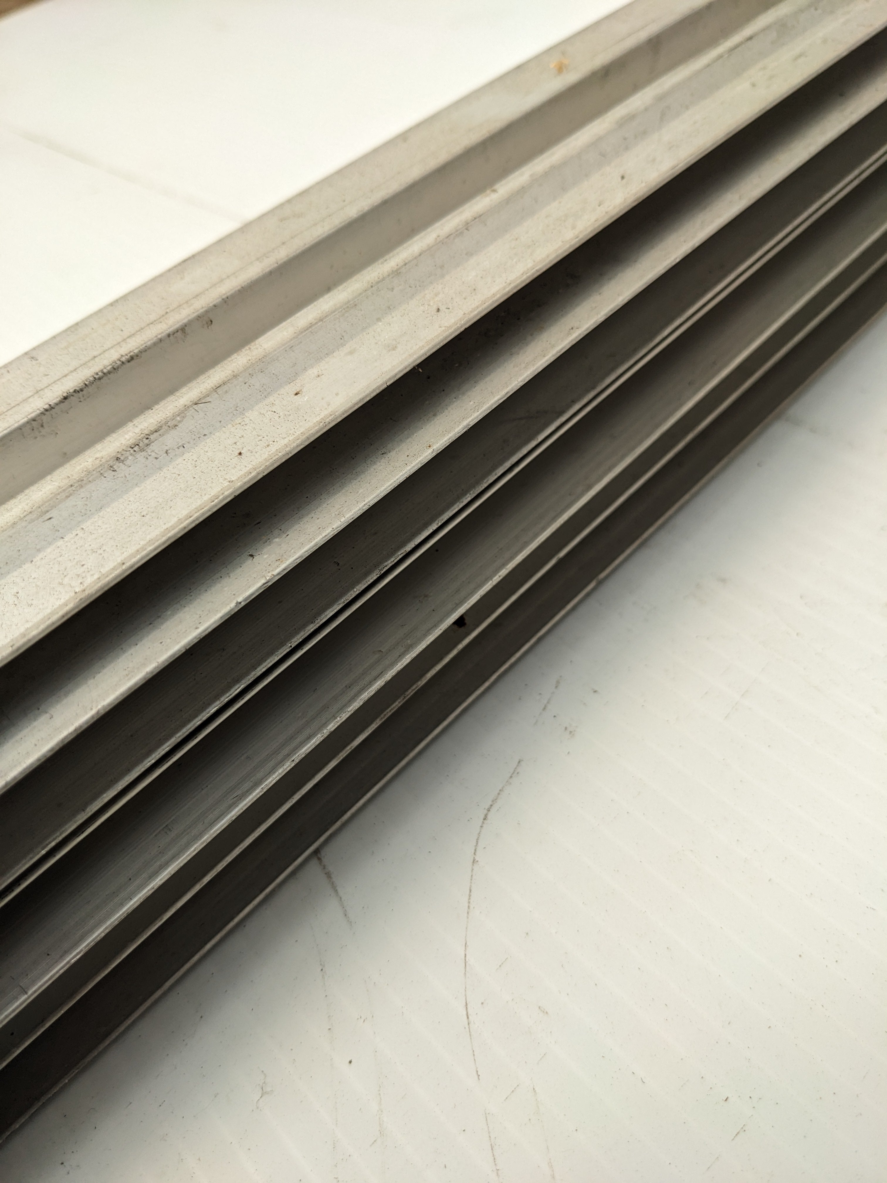 Lot de 5 profilés d'aluminium pour joindre 2 matériaux de 1/4 po d'épaisseur
