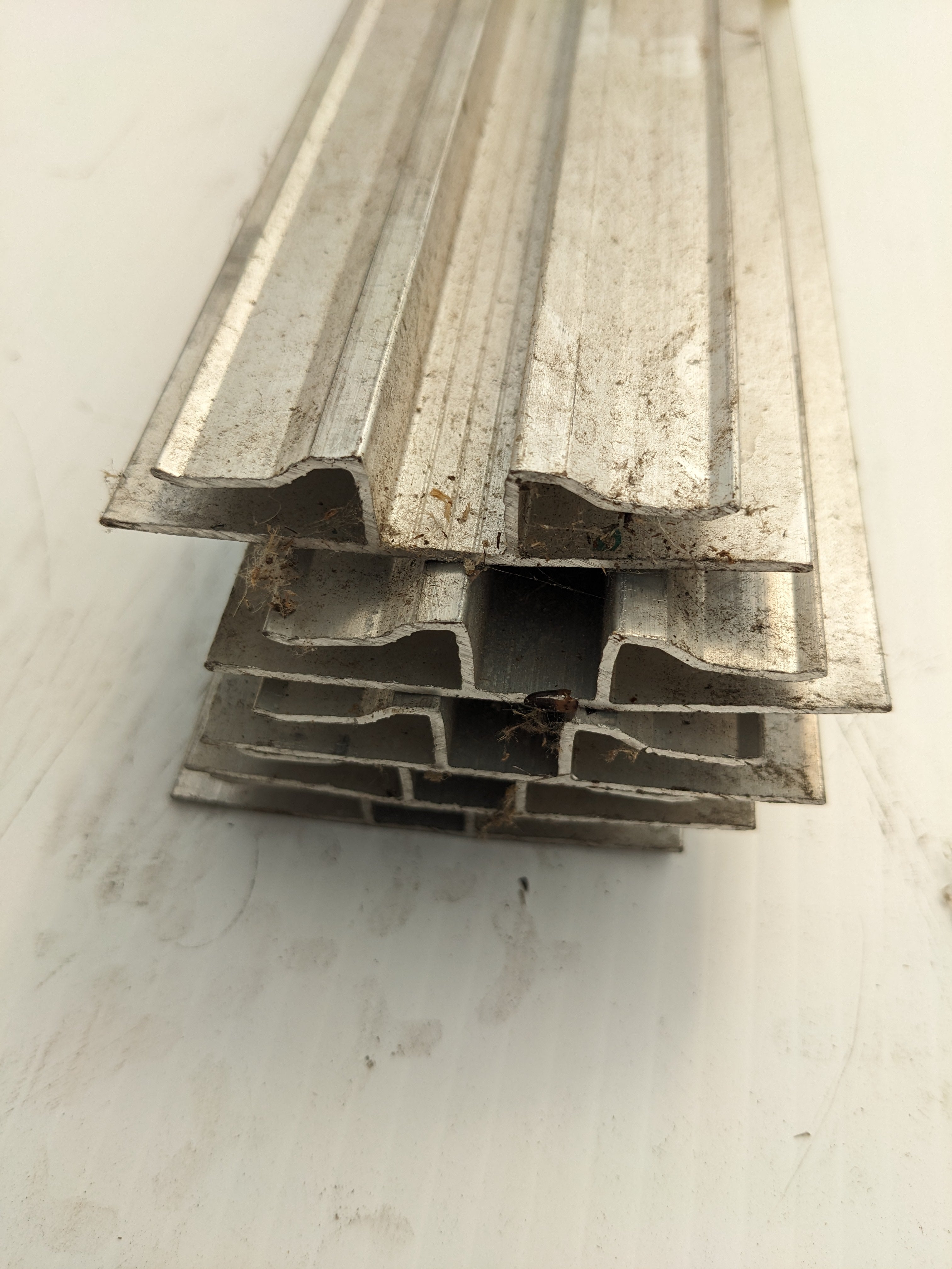 Lot de 5 profilés d'aluminium pour joindre 2 matériaux de 1/4 po d'épaisseur