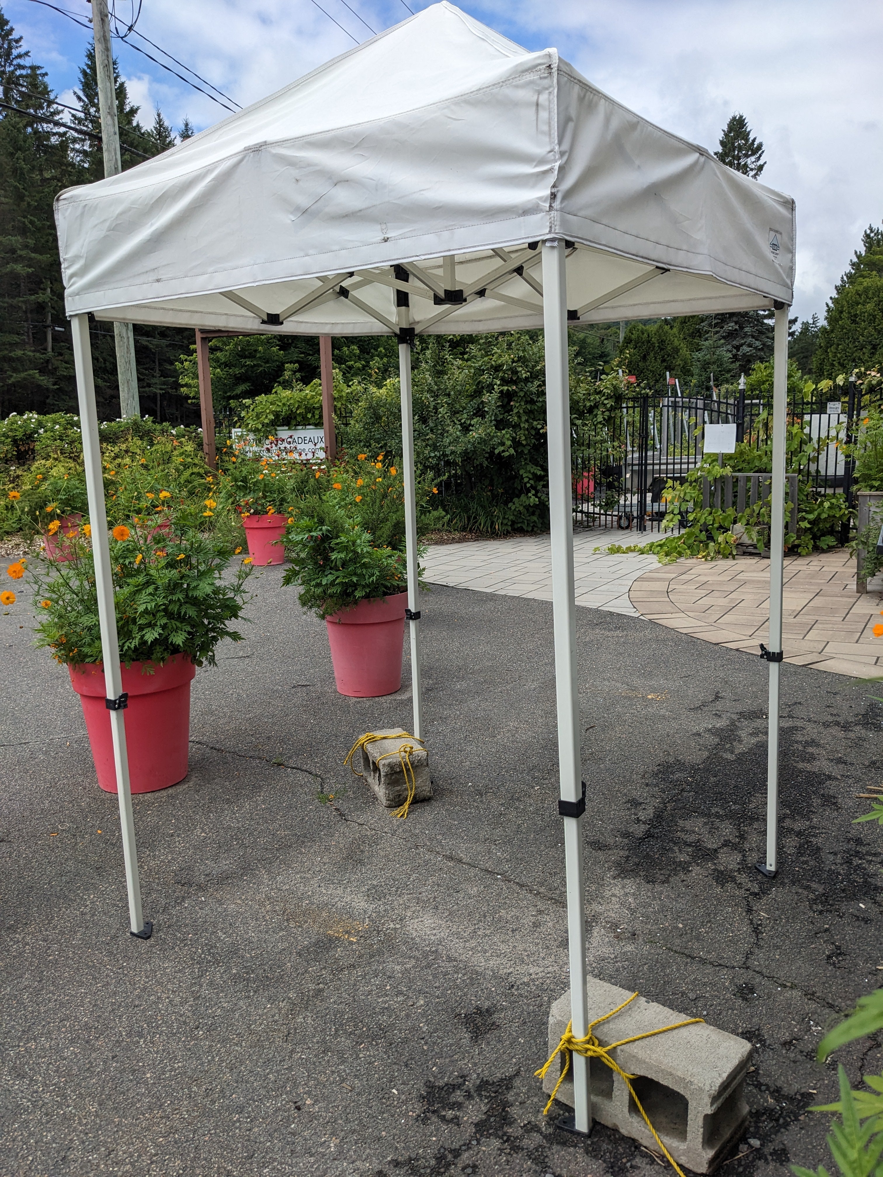 Abri-soleil ULINE - instant canopy